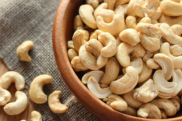The benefits and harms of cashews