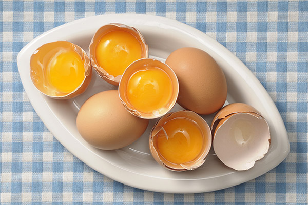生卵の効用と弊害