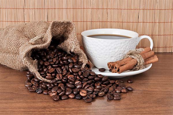 シナモンコーヒーの効用と弊害